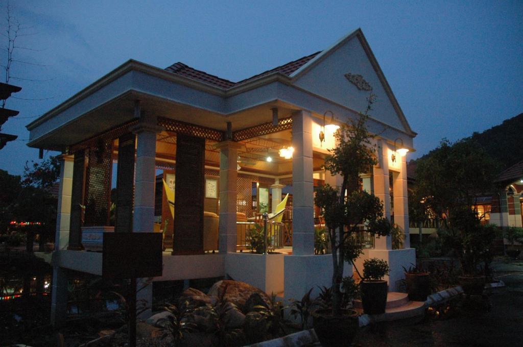 ホテル ブキット クルアン ビーチリゾート Kampung Raja エクステリア 写真